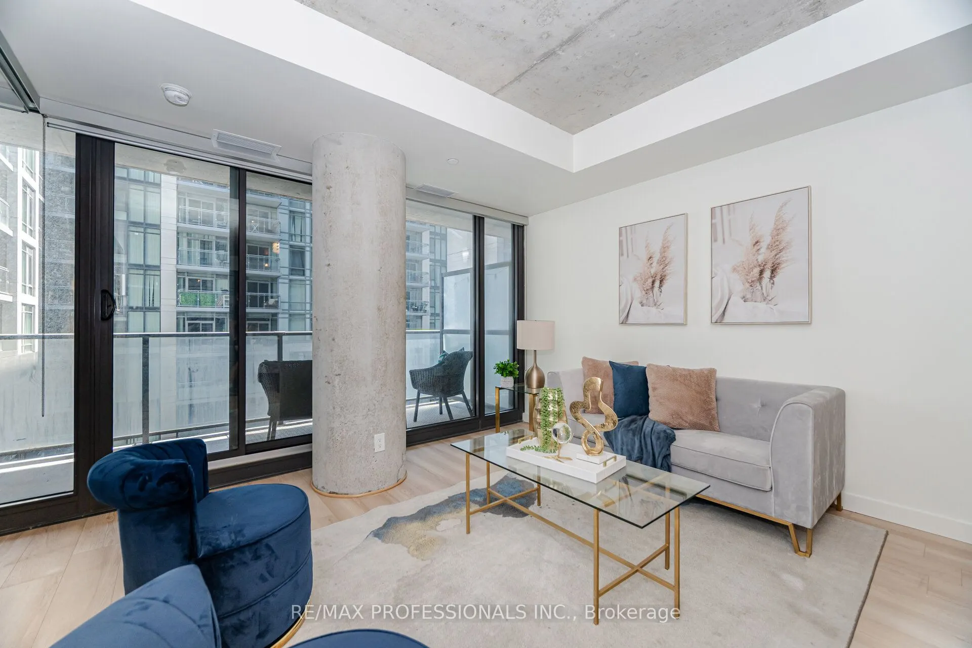 111 Bathurst Street, #716