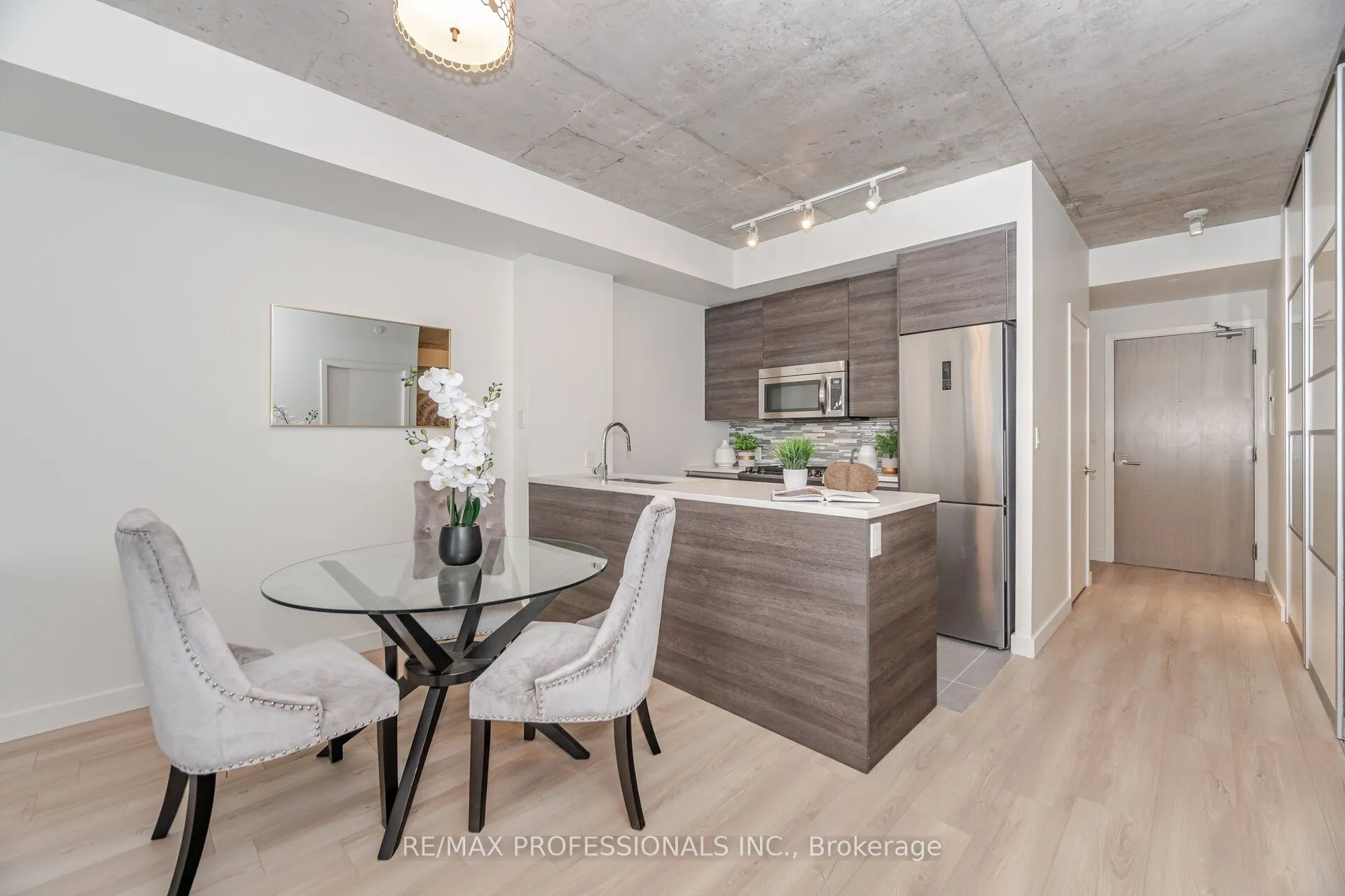 111 Bathurst Street, #716