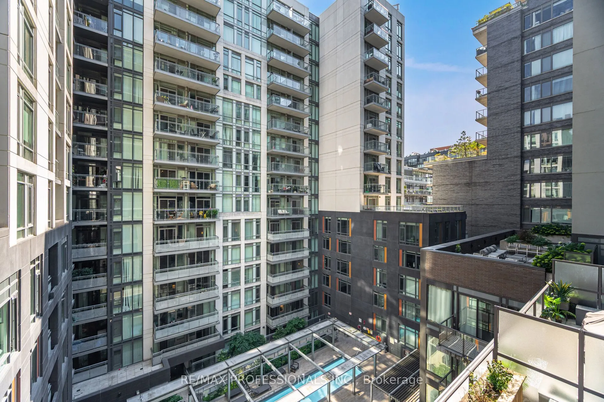 111 Bathurst Street, #716