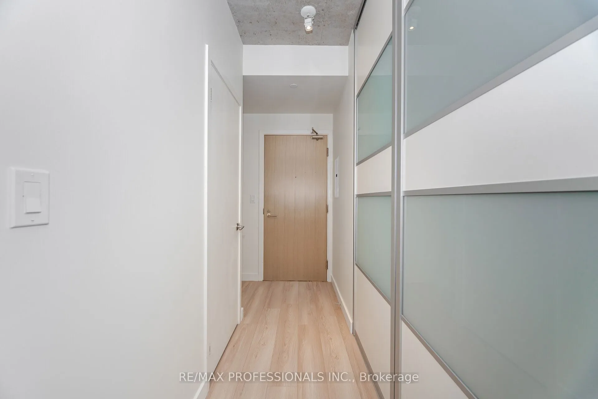 111 Bathurst Street, #716