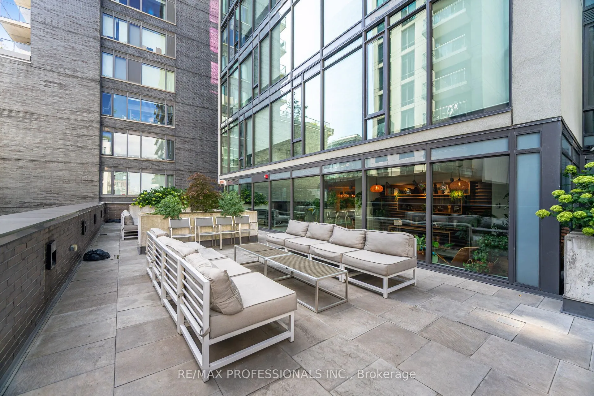 111 Bathurst Street, #716
