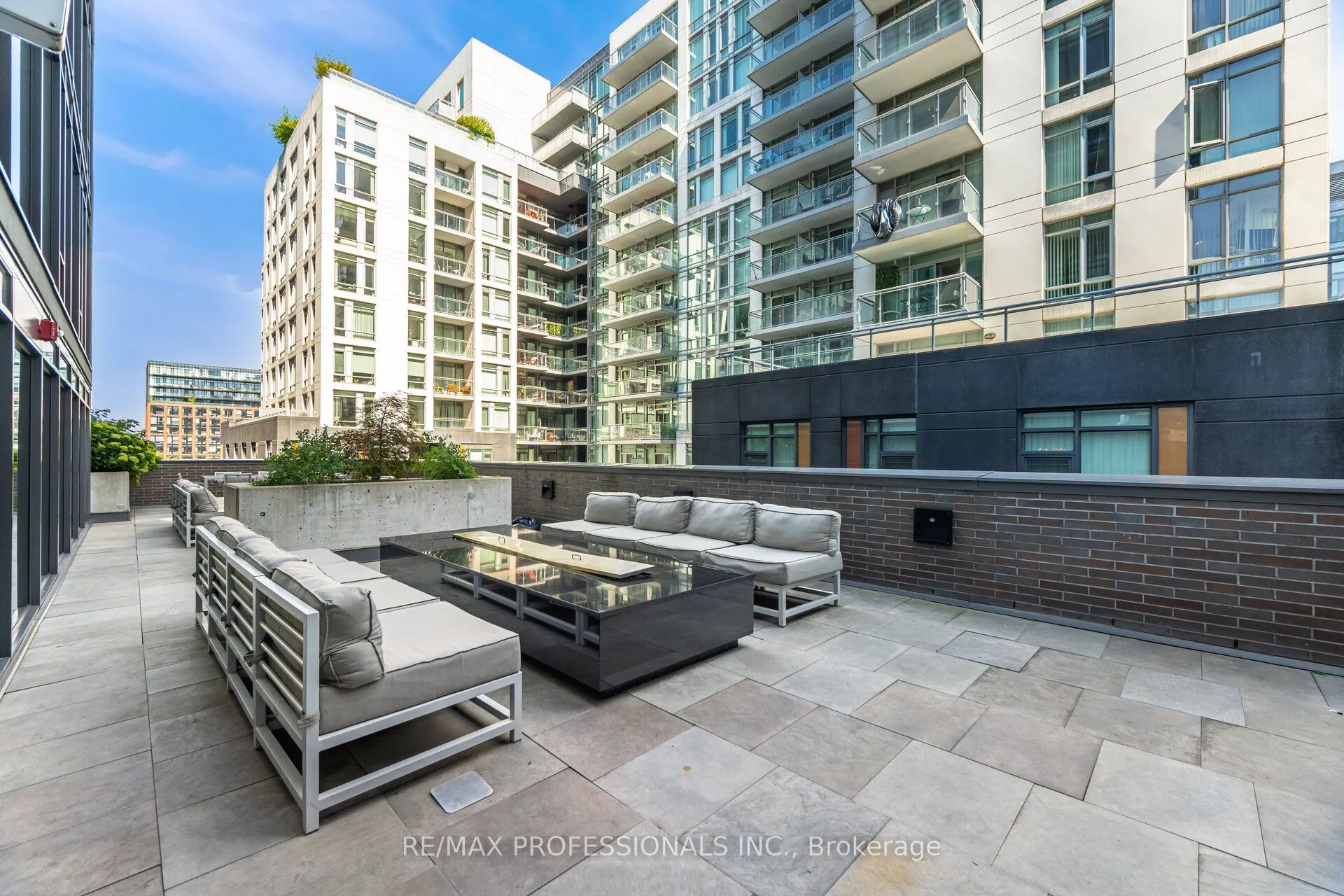 111 Bathurst Street, #716