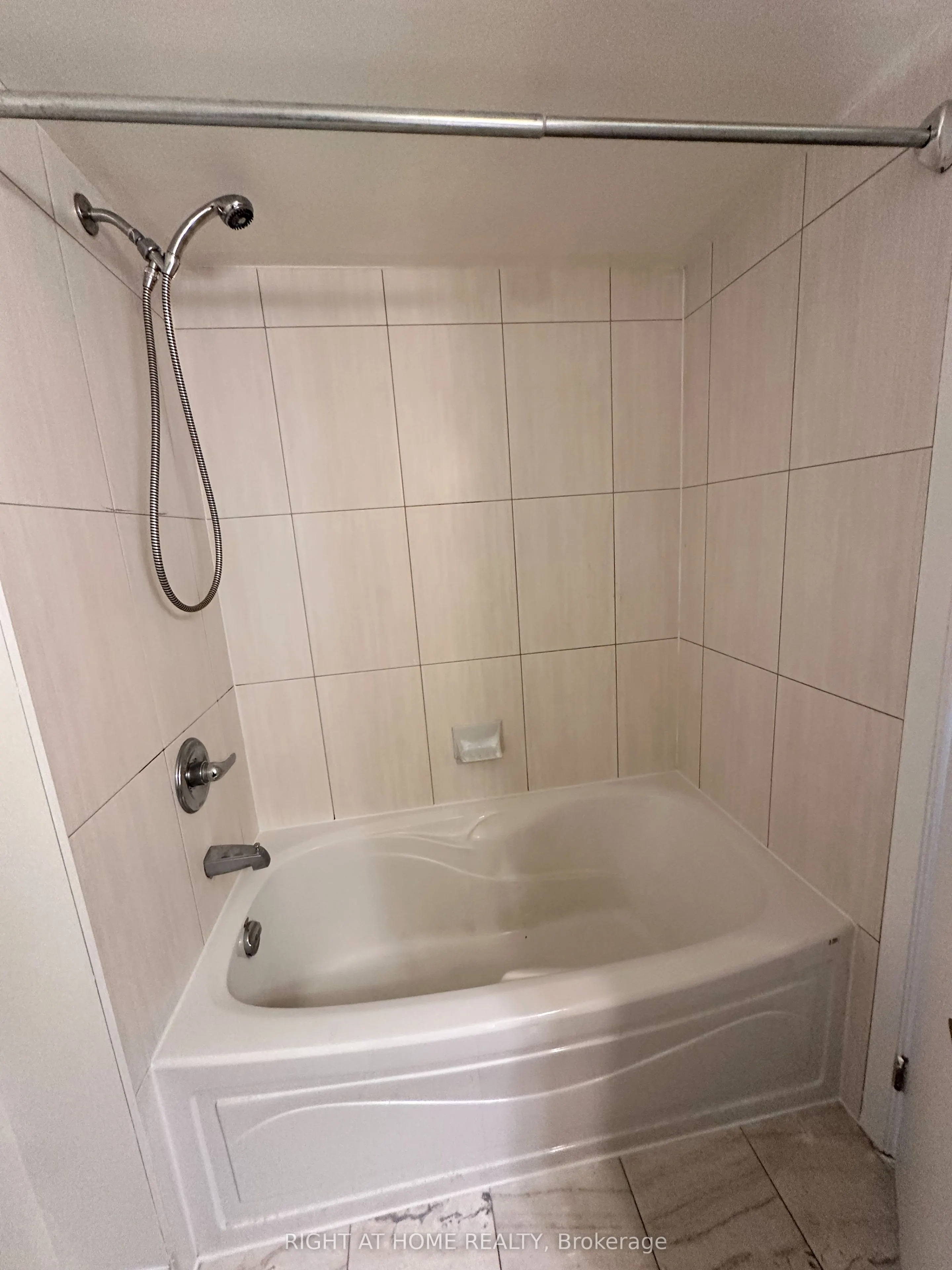 18 Harbour Street, #1009