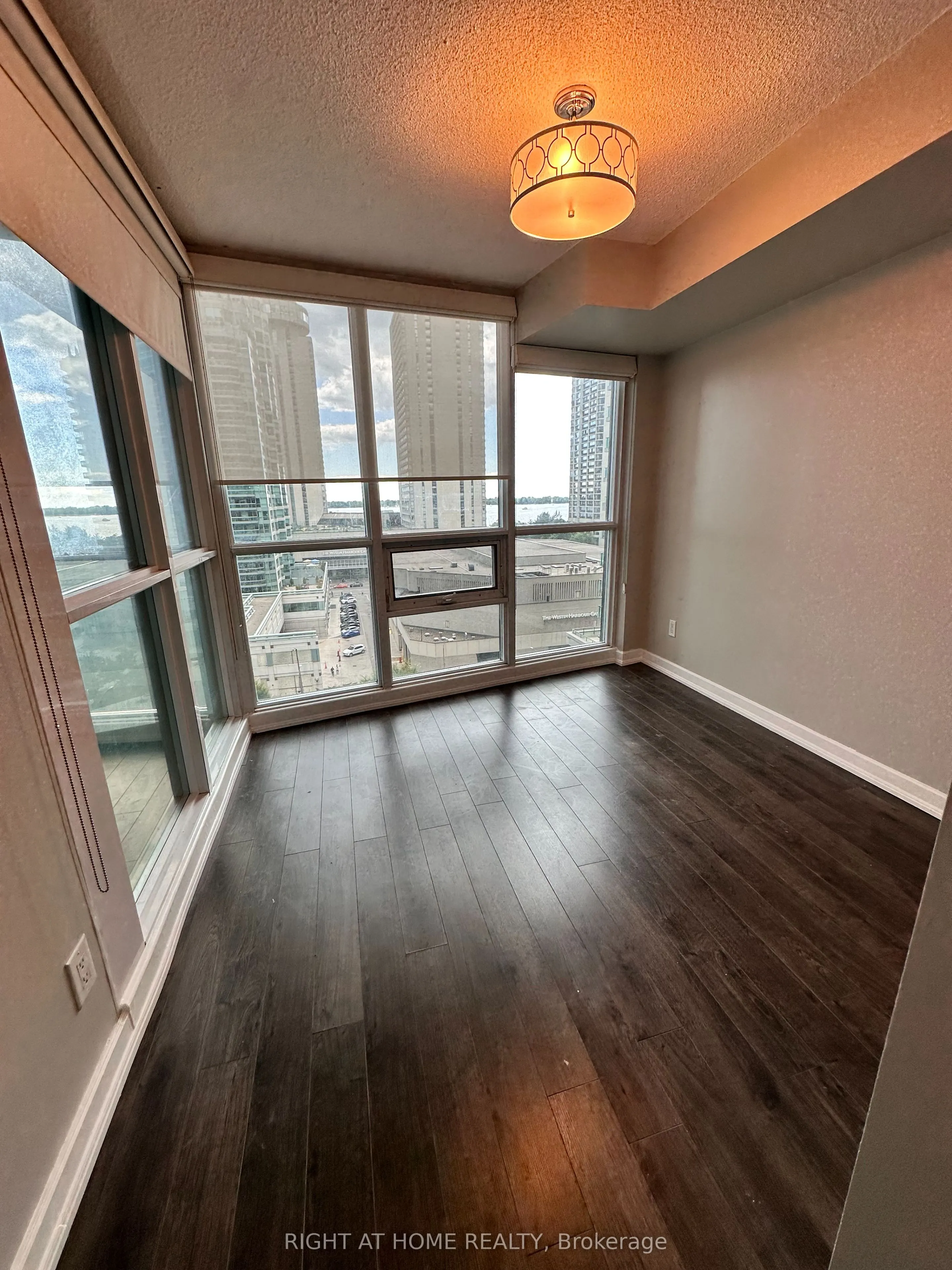 18 Harbour Street, #1009