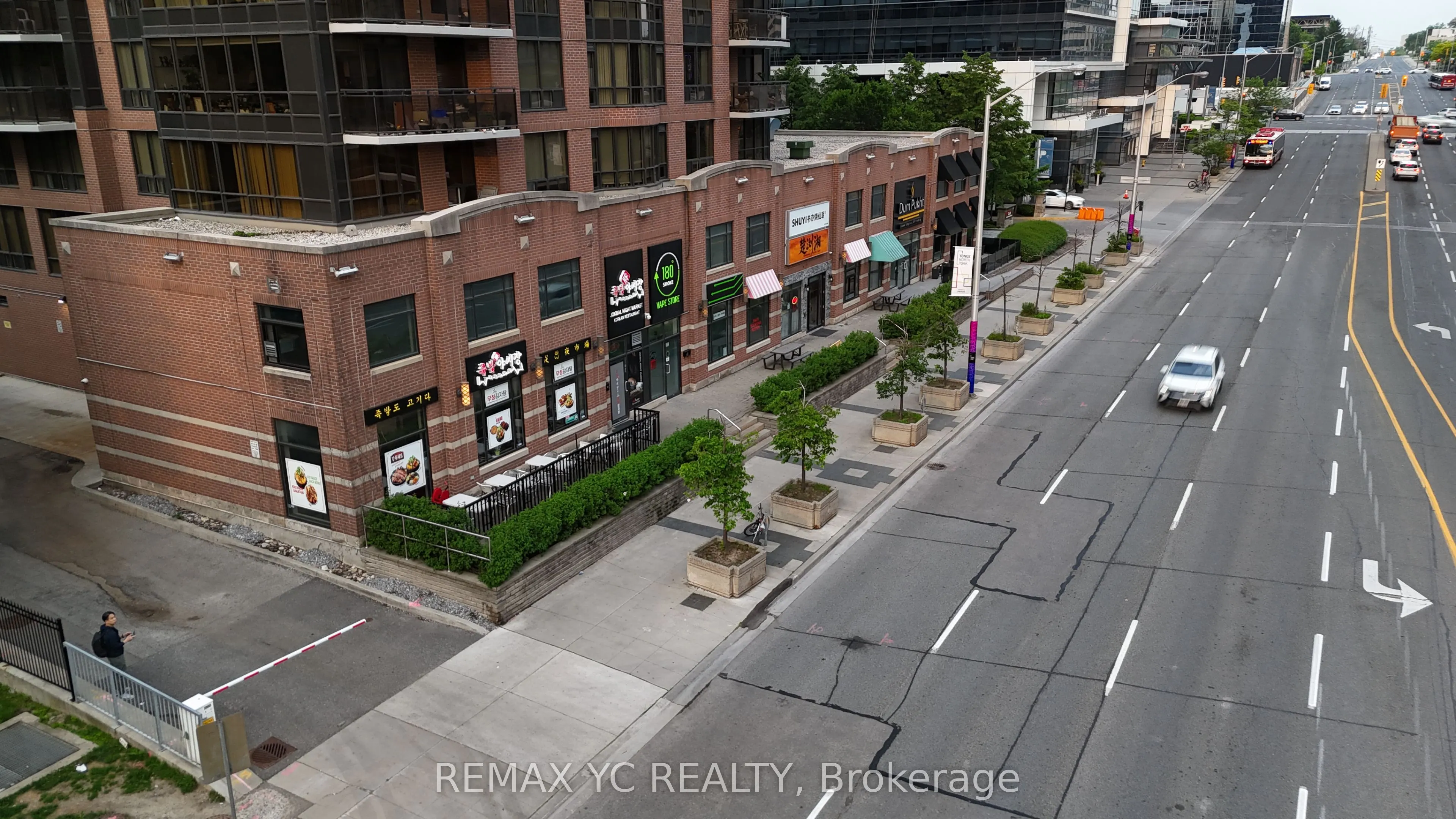 37 Sheppard Avenue E