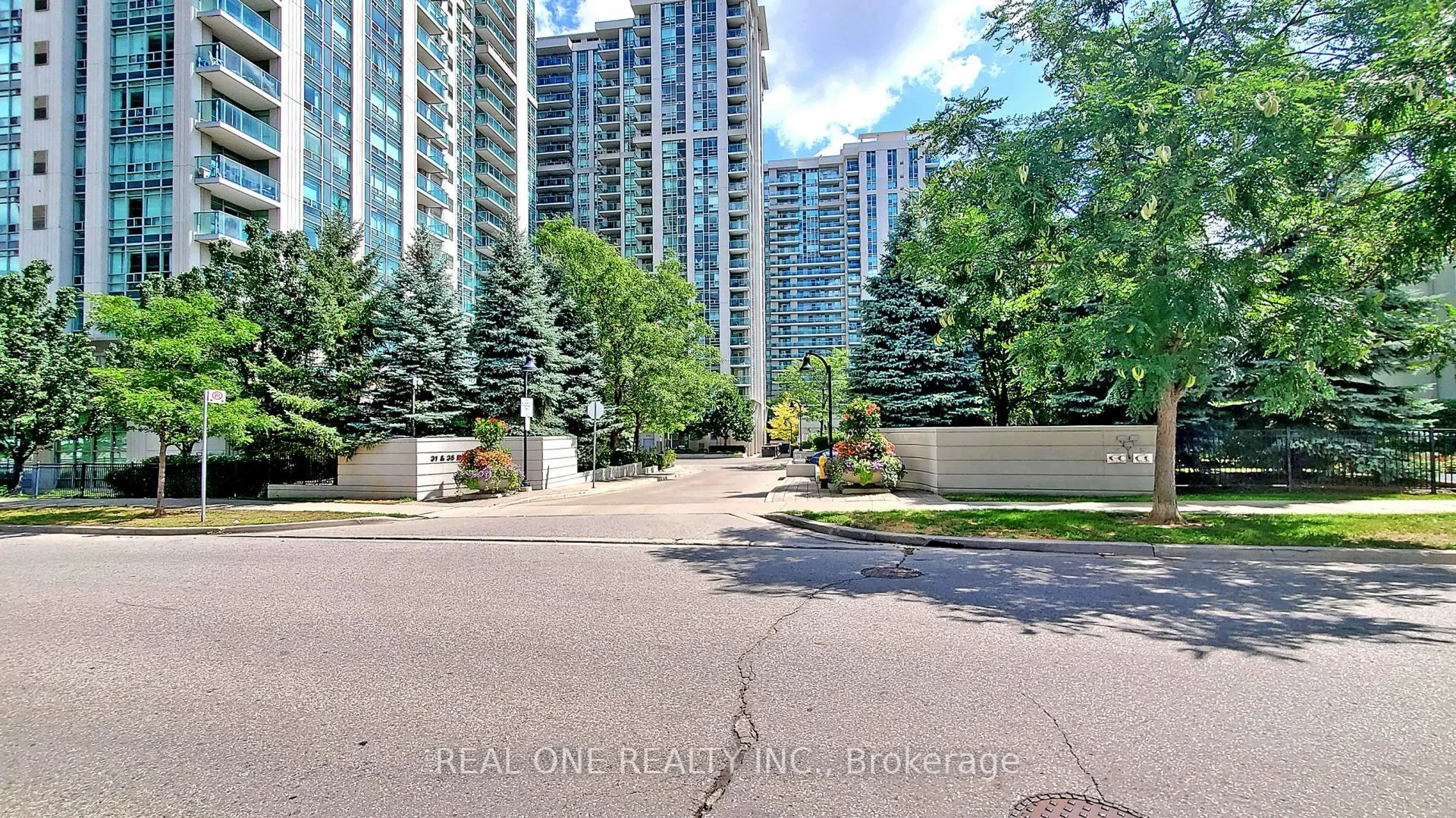 31 Bales Avenue, #1516