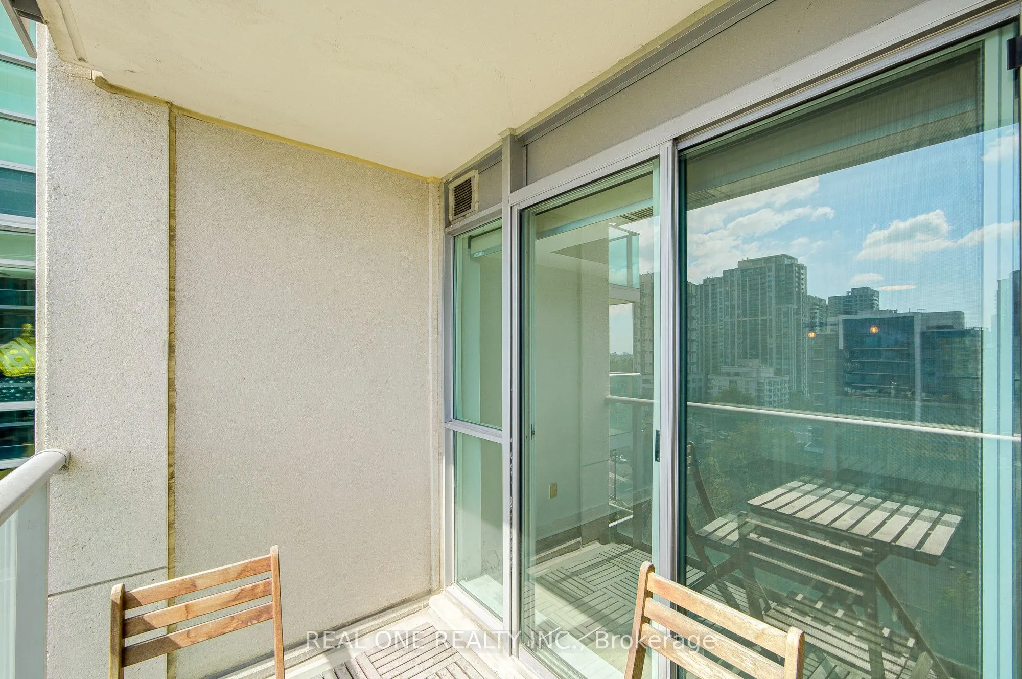 31 Bales Avenue, #1516