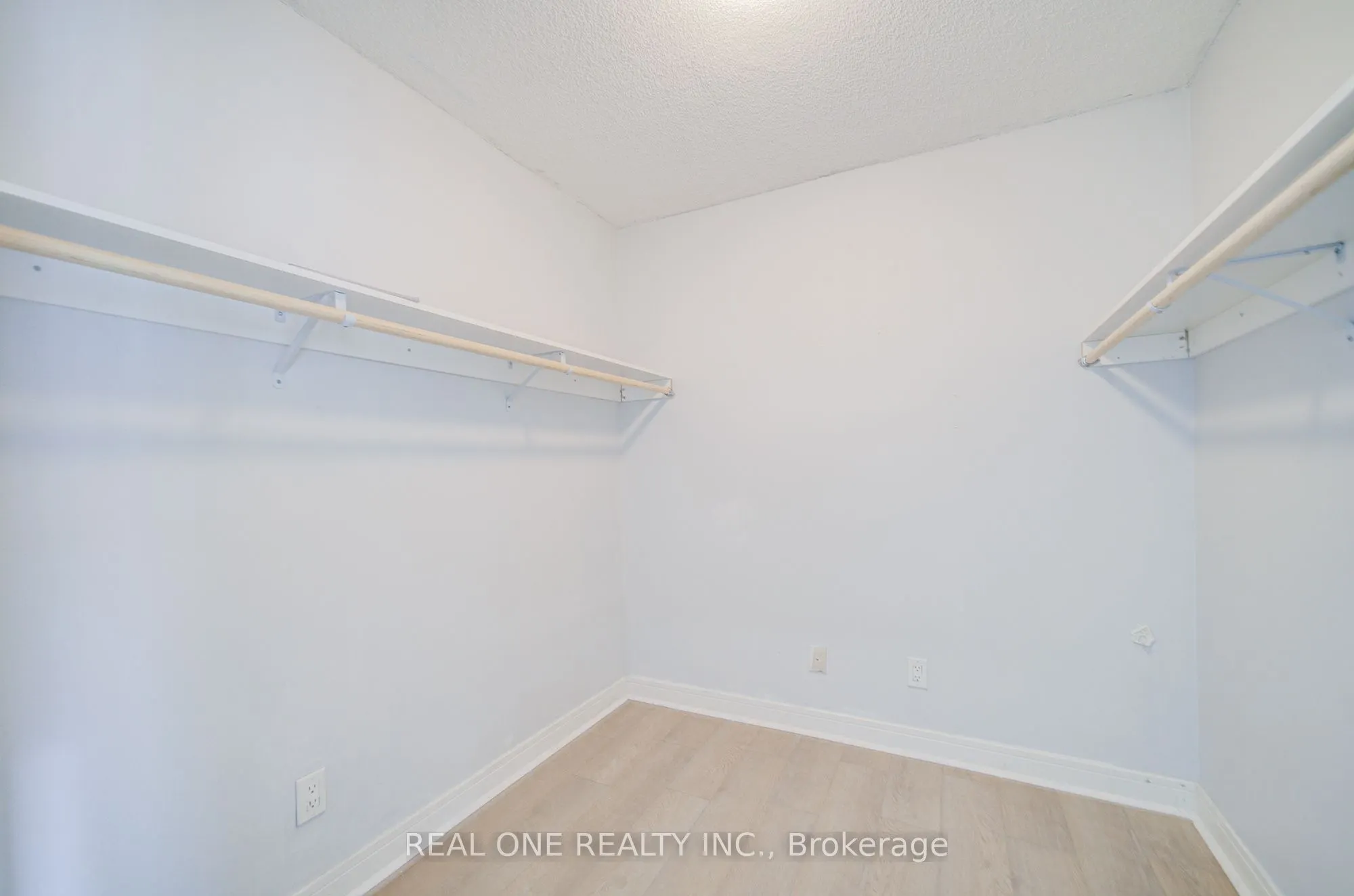 31 Bales Avenue, #1516