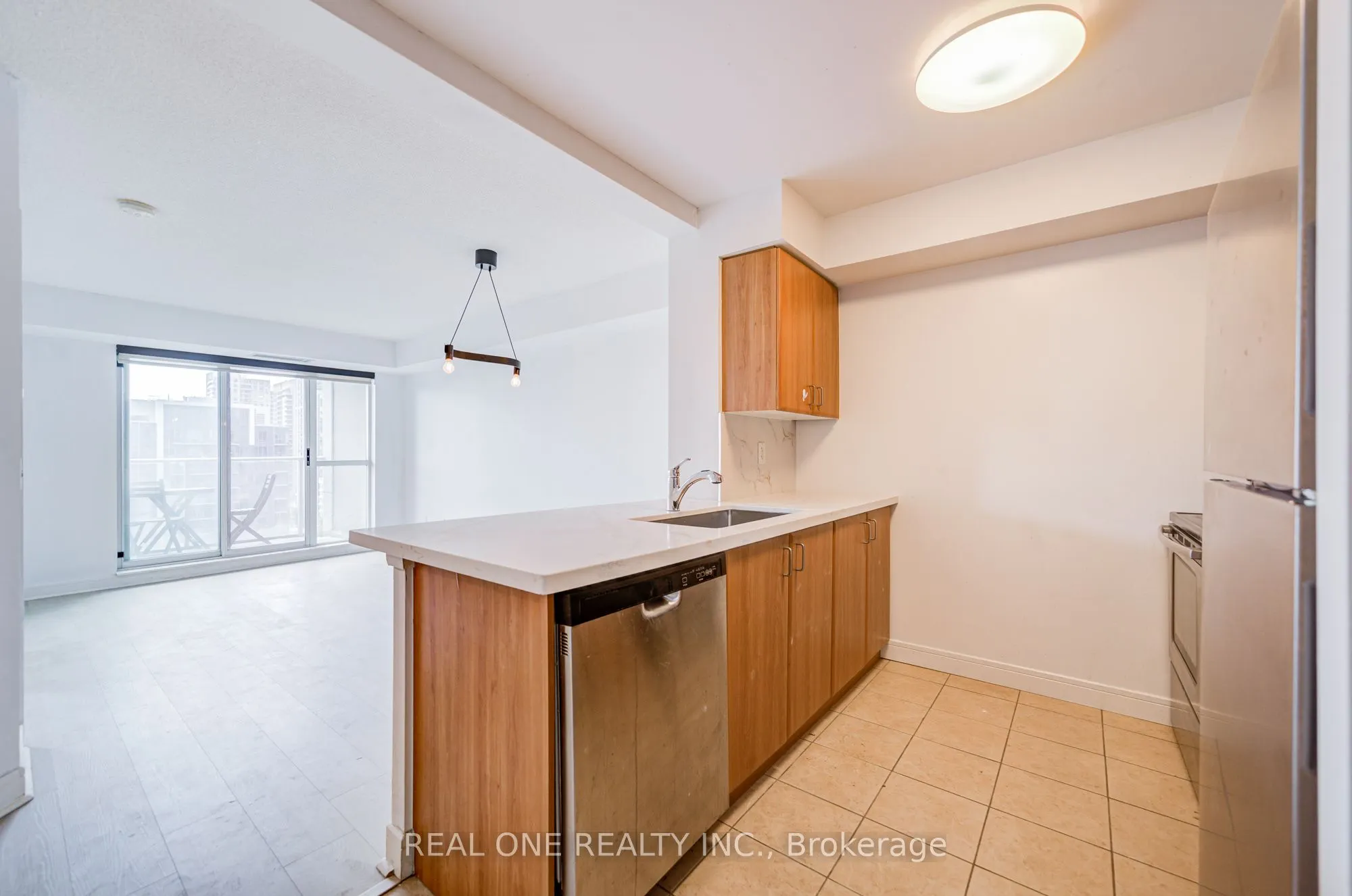 31 Bales Avenue, #1516