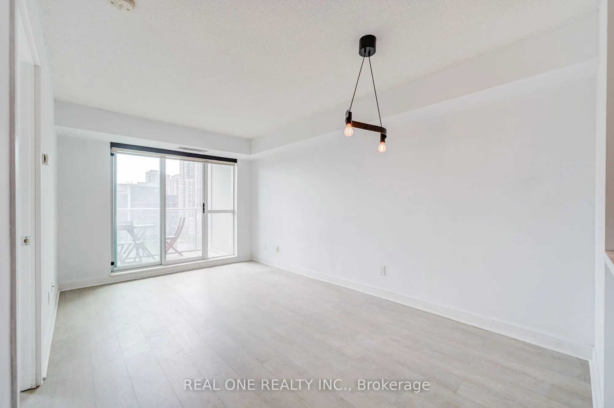 31 Bales Avenue, #1516
