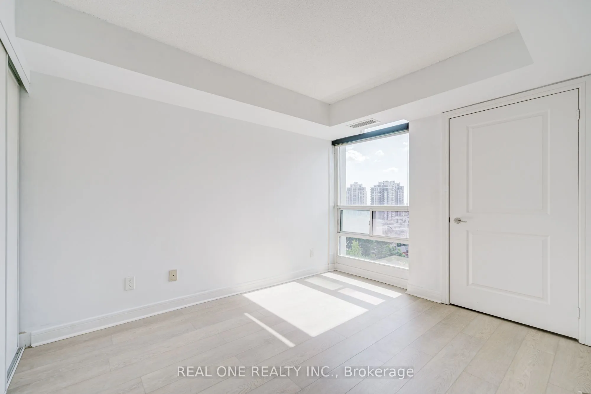 31 Bales Avenue, #1516