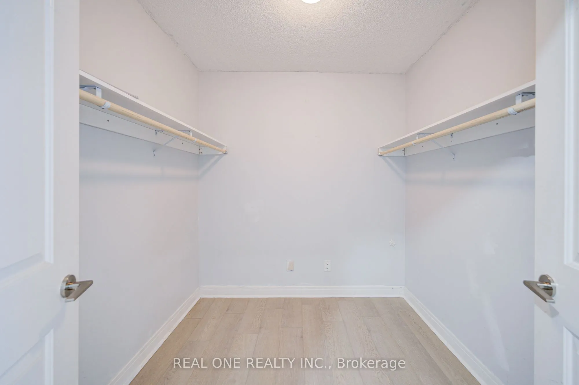 31 Bales Avenue, #1516
