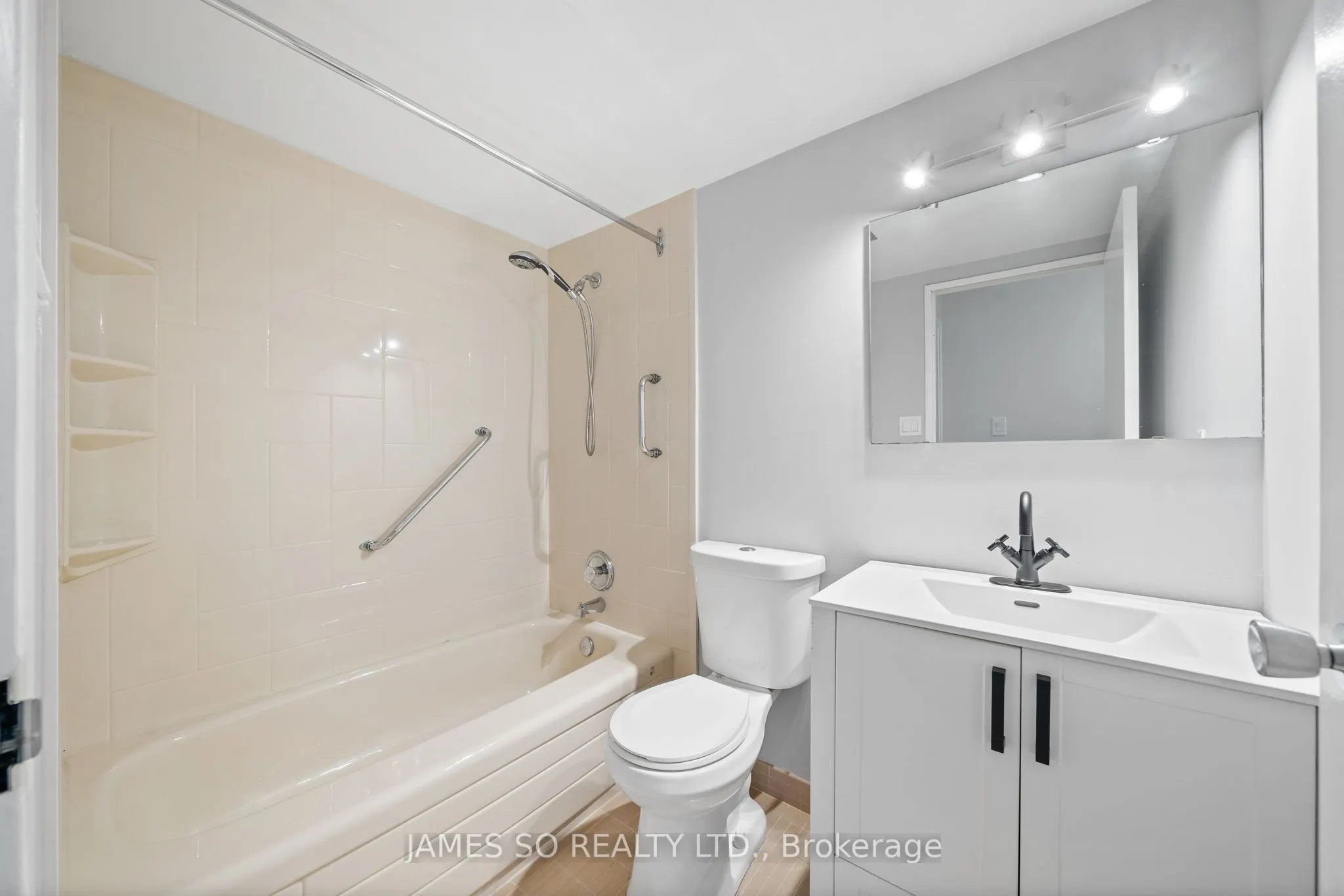 20 Fashion Roseway, #408