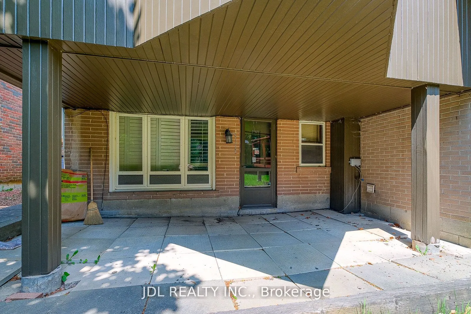 87 Munro Boulevard