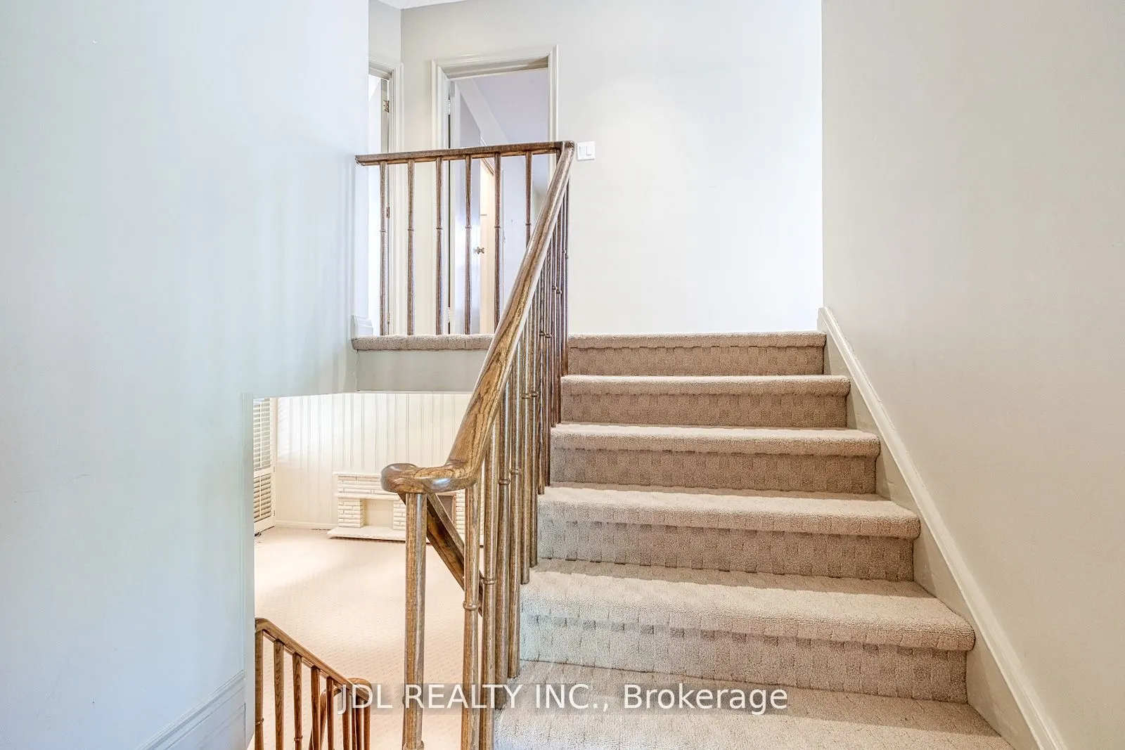 87 Munro Boulevard