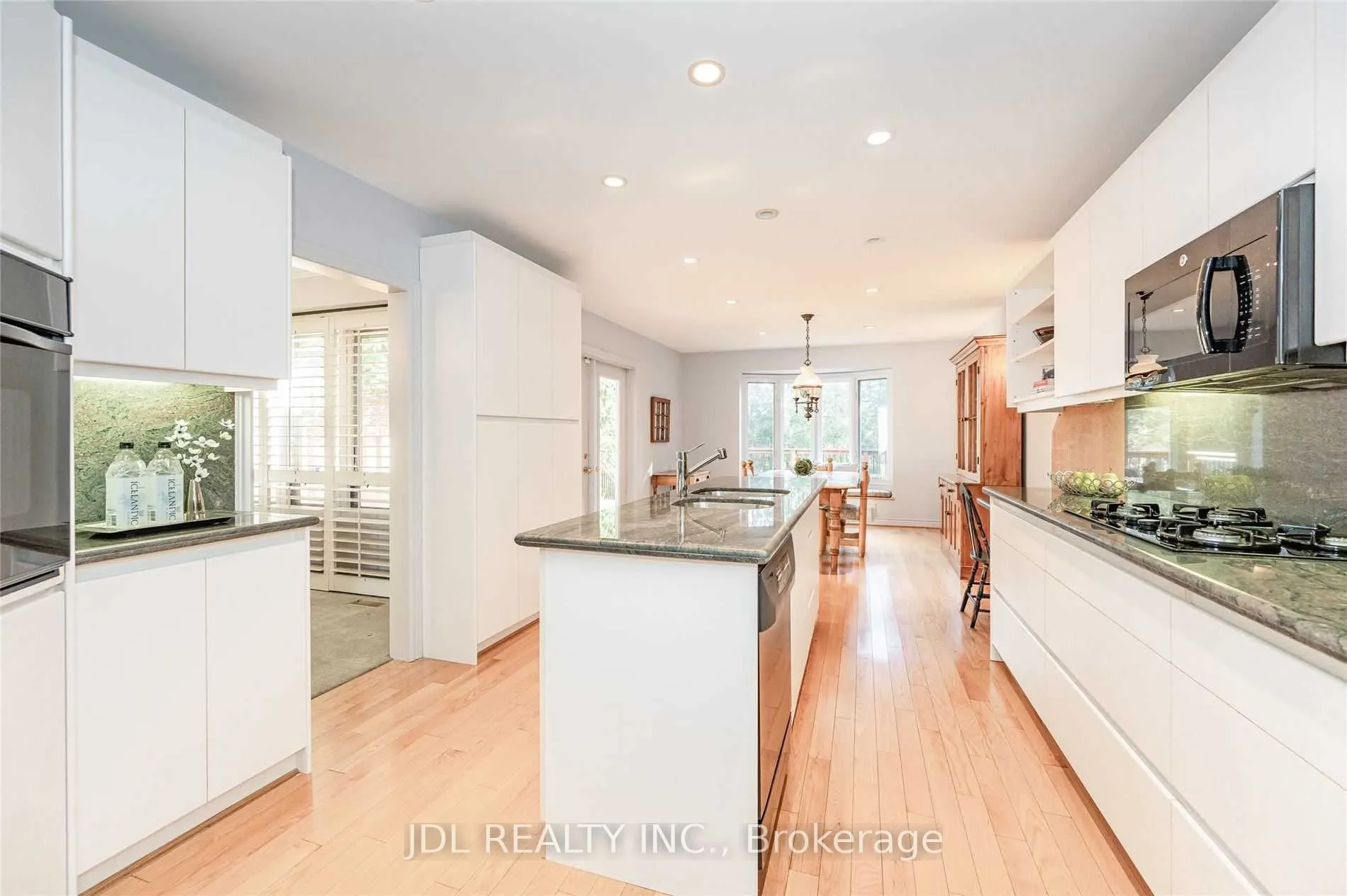 87 Munro Boulevard