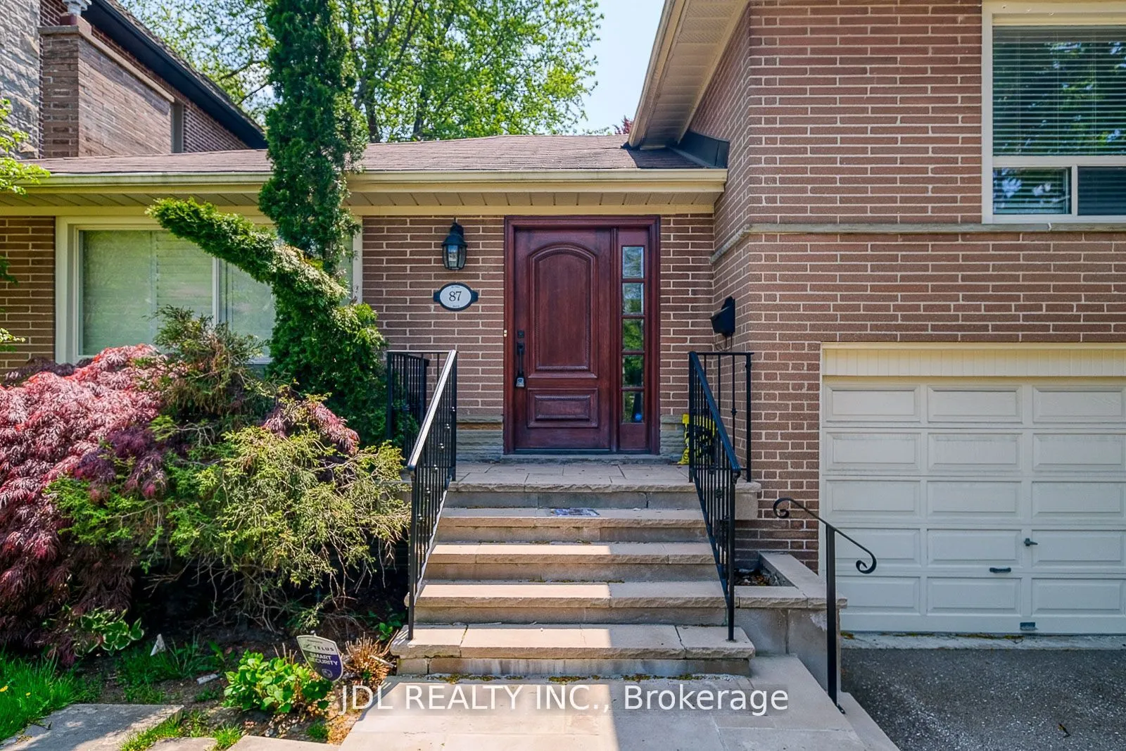 87 Munro Boulevard