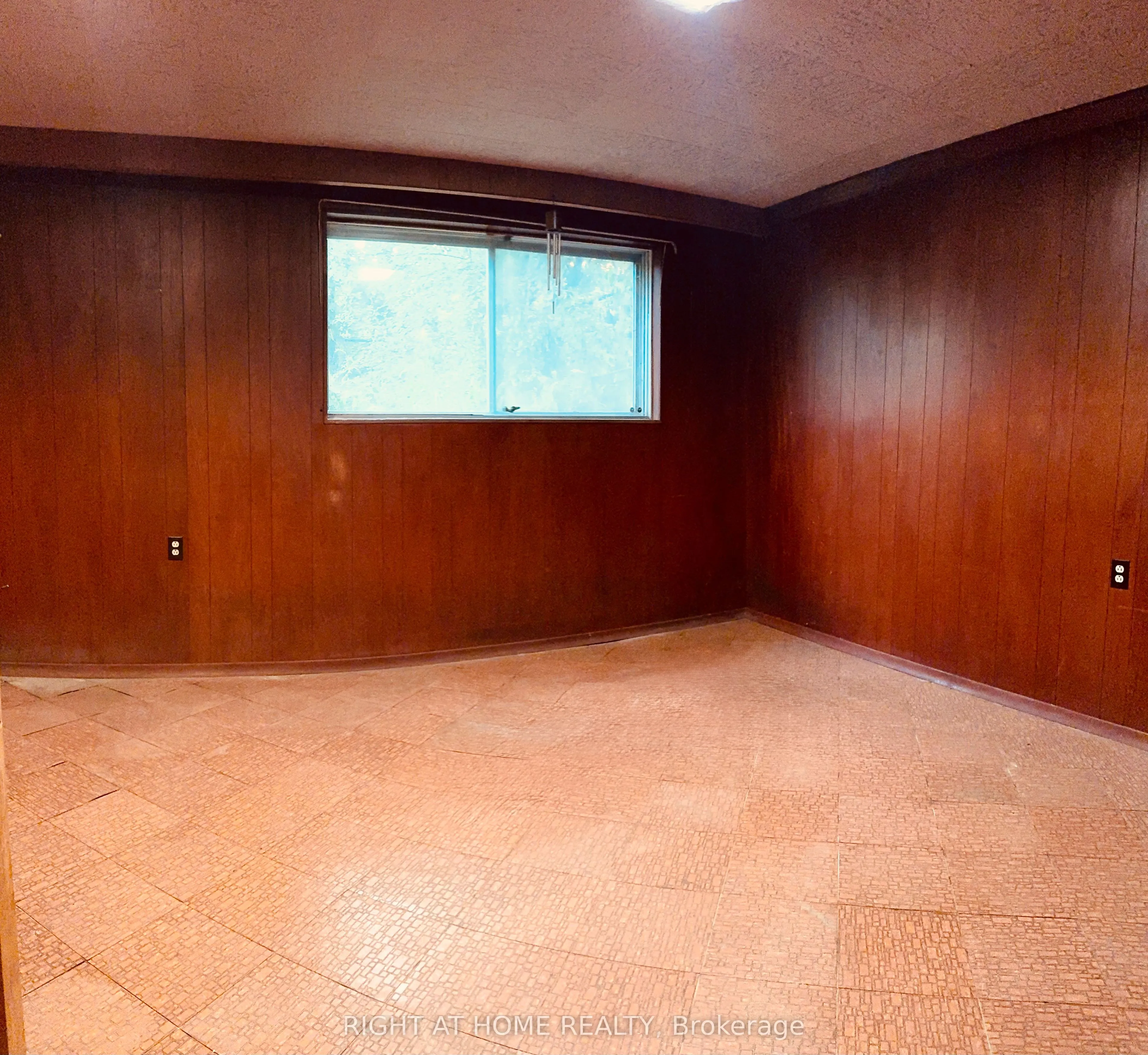 87 FENELON Drive