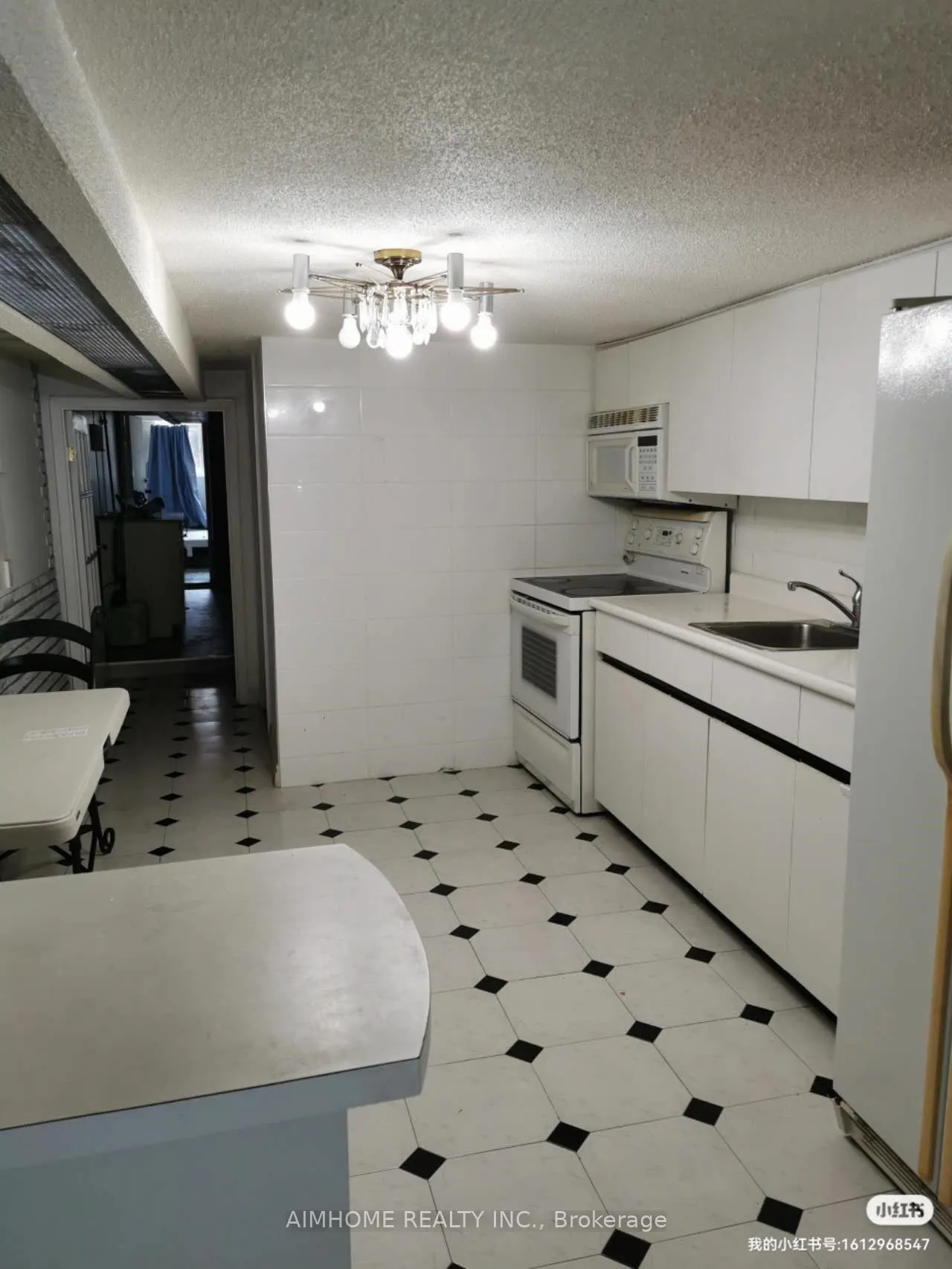 253 Palmerston Avenue, #Main Fl