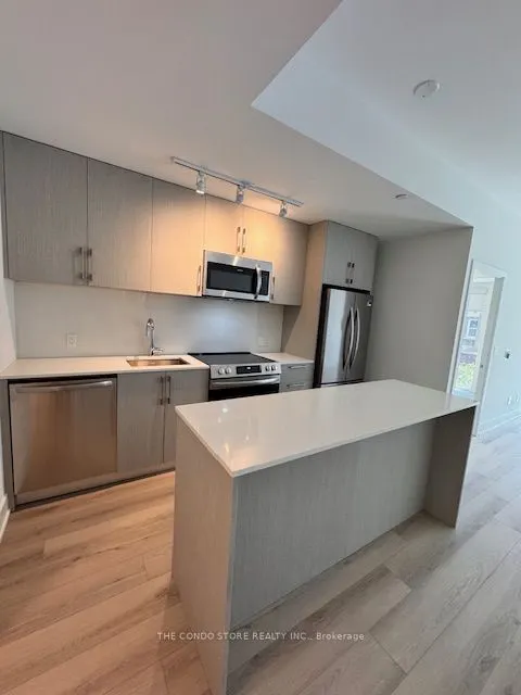 8 Manor Road W, #201