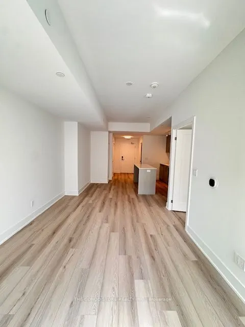 8 Manor Road W, #201