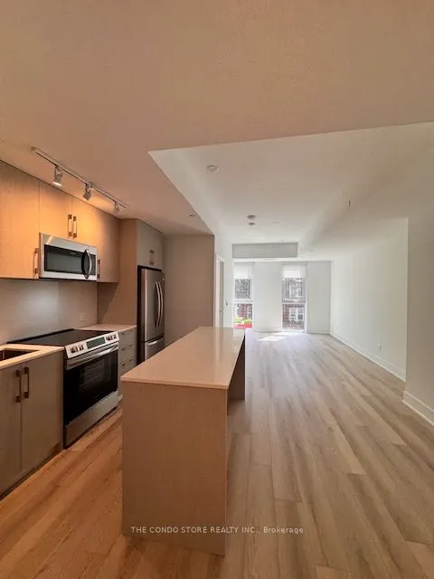 8 Manor Road W, #201