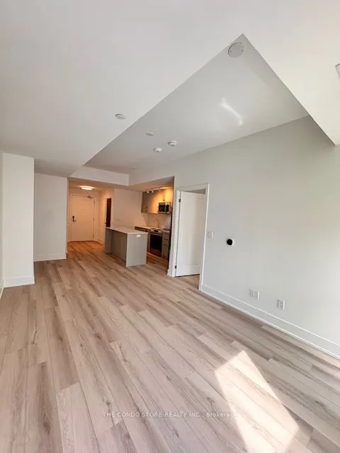 8 Manor Road W, #201