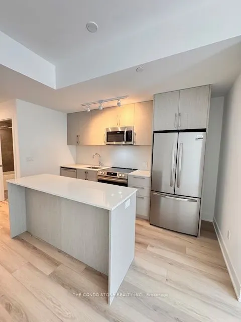 8 Manor Road W, #201