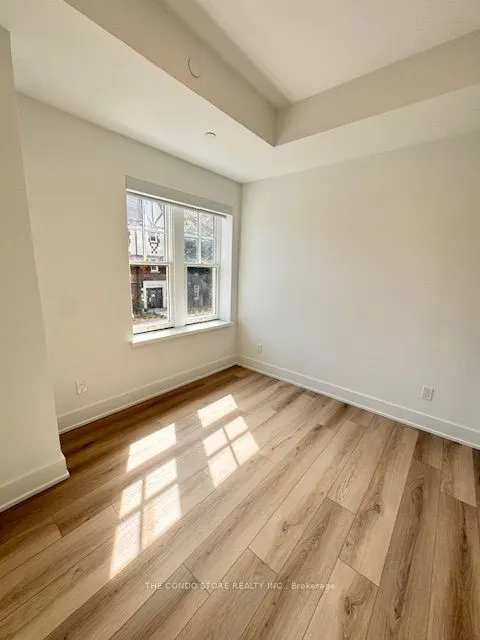 8 Manor Road W, #204