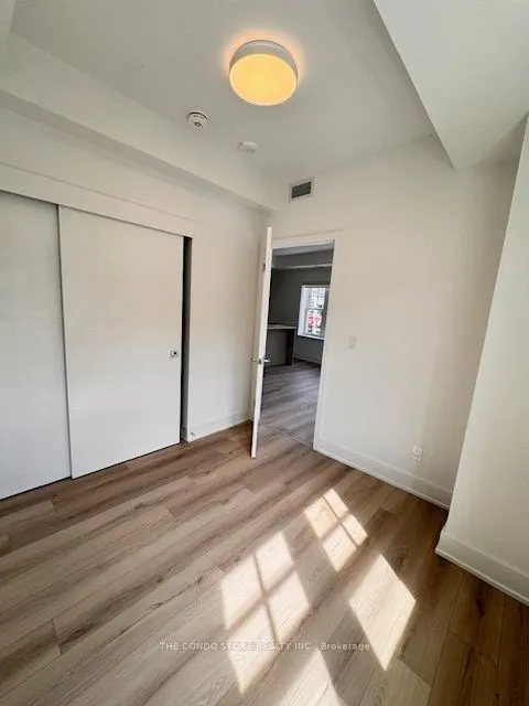 8 Manor Road W, #204