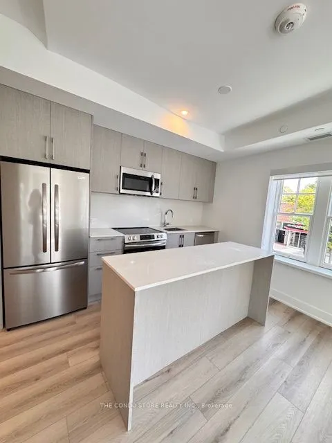 8 Manor Road W, #204
