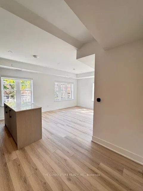 8 Manor Road W, #204
