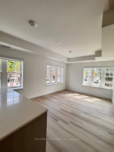 8 Manor Road W, #204