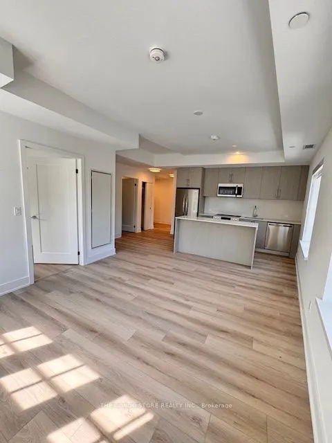 8 Manor Road W, #204