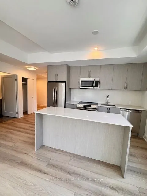 8 Manor Road W, #204