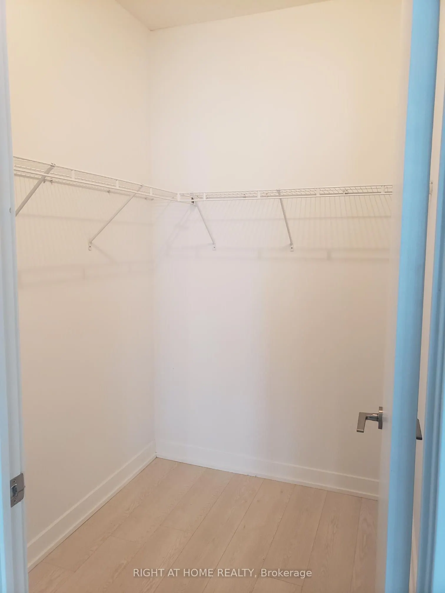 20 Bruyeres Mews, #1210