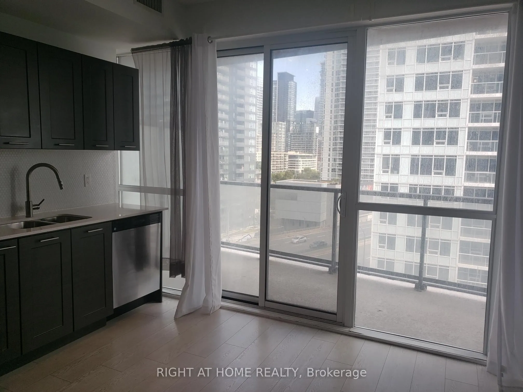20 Bruyeres Mews, #1210