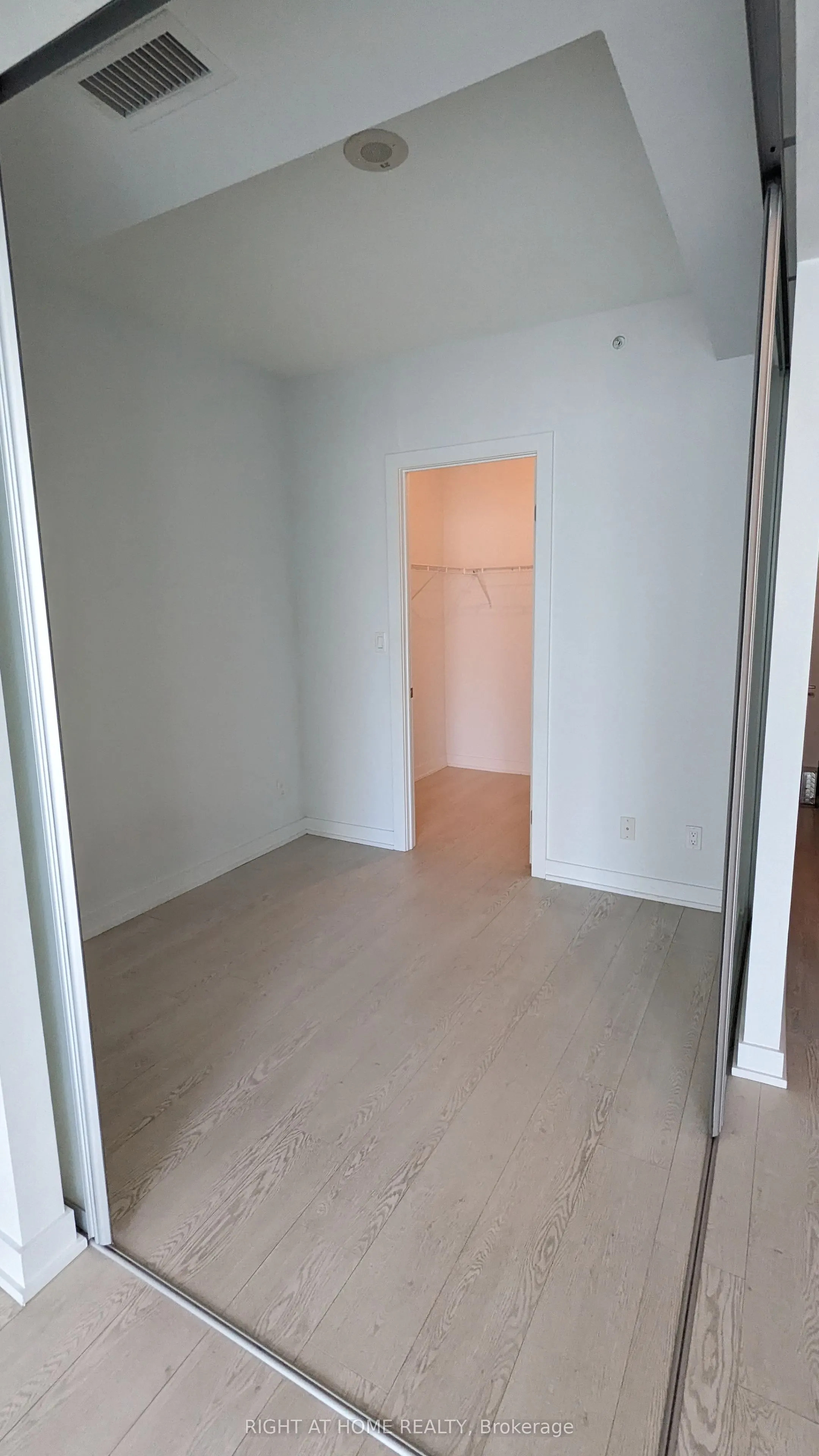 20 Bruyeres Mews, #1210