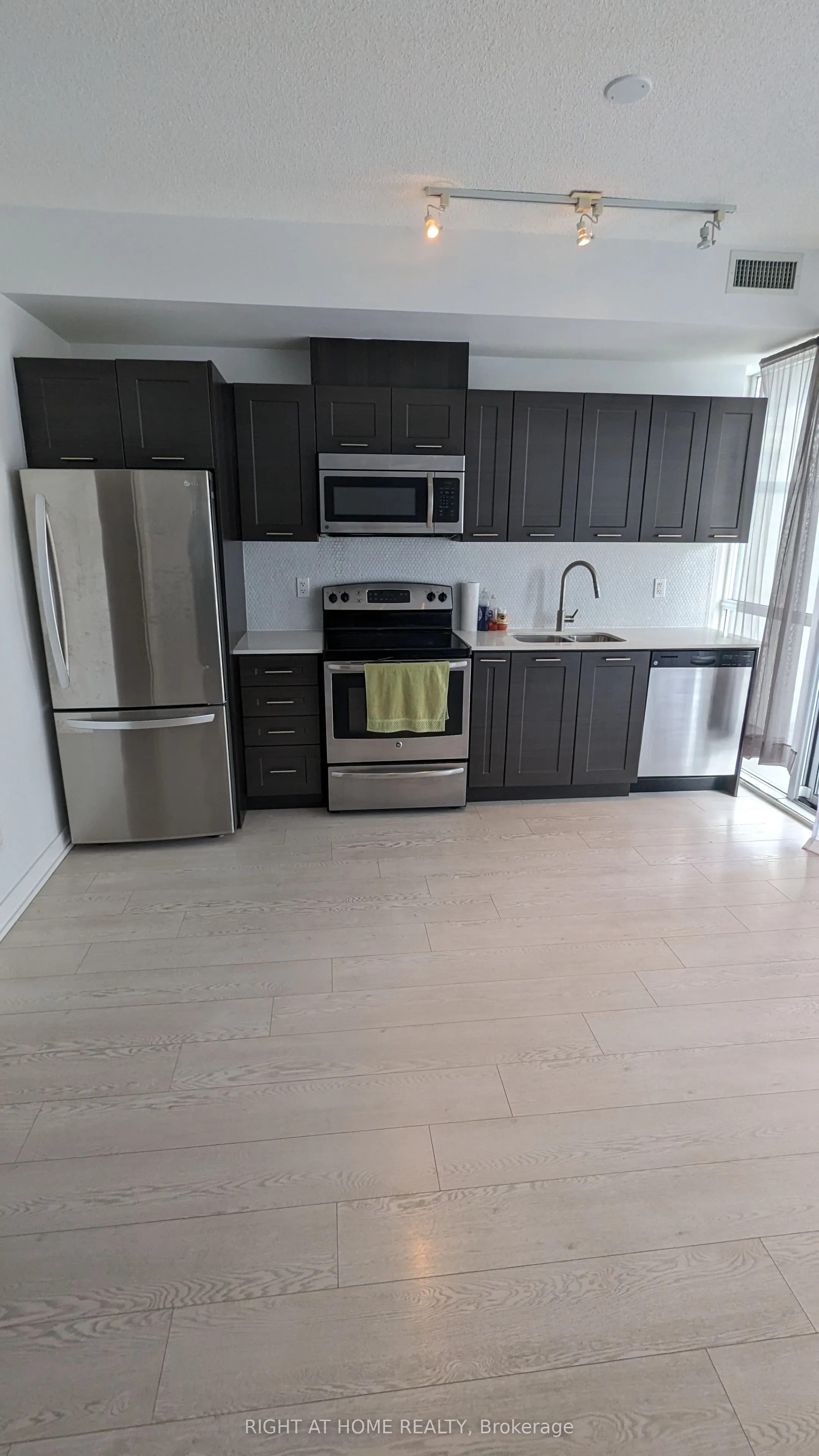20 Bruyeres Mews, #1210