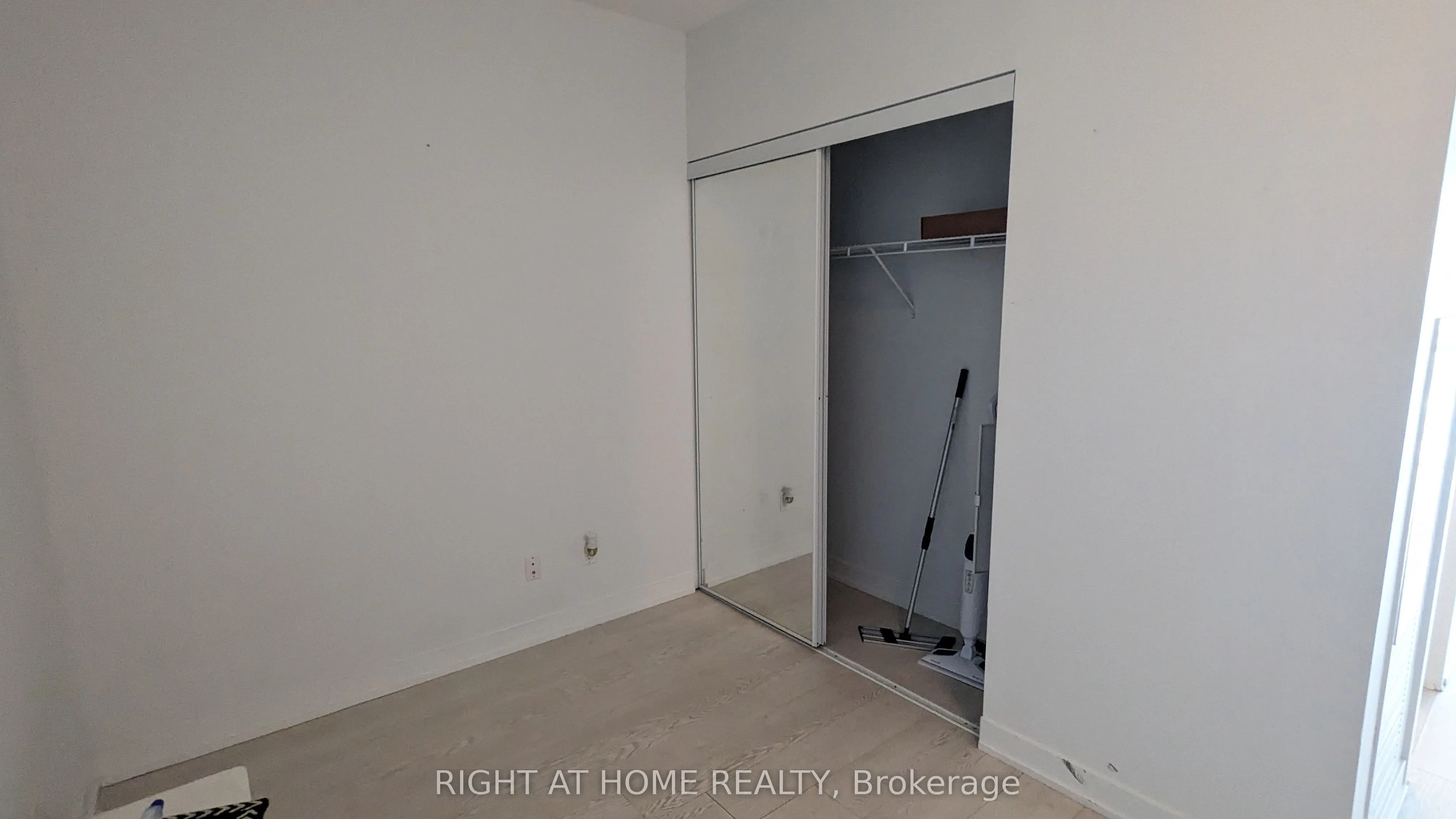 20 Bruyeres Mews, #1210
