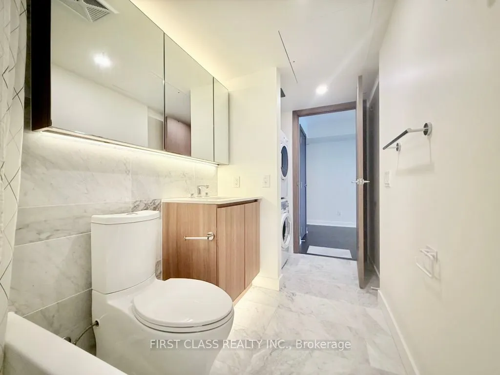 19 Bathurst Street, #902