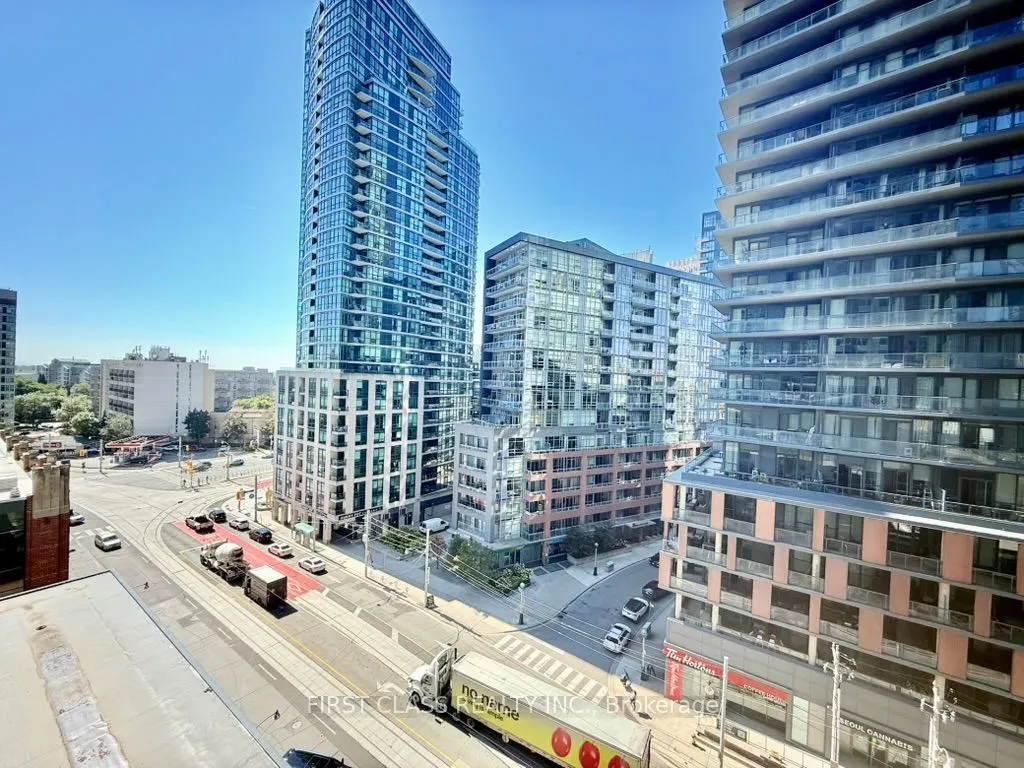 19 Bathurst Street, #902