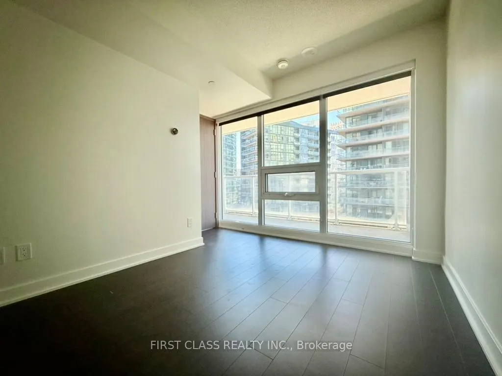 19 Bathurst Street, #902