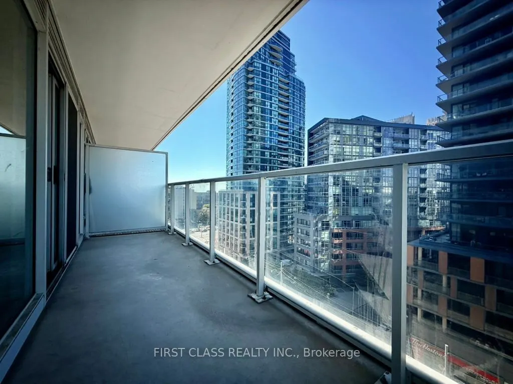 19 Bathurst Street, #902