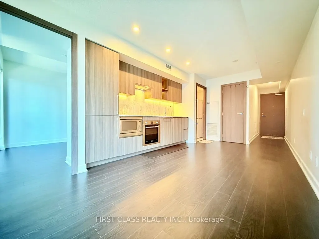 19 Bathurst Street, #902