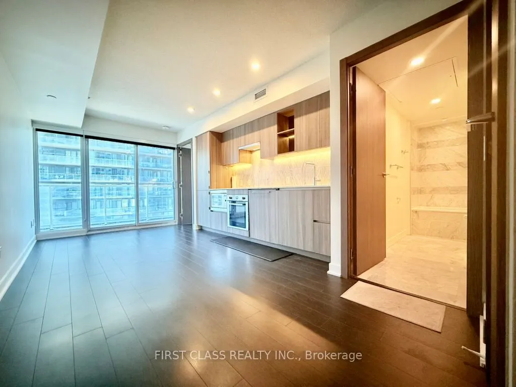 19 Bathurst Street, #902