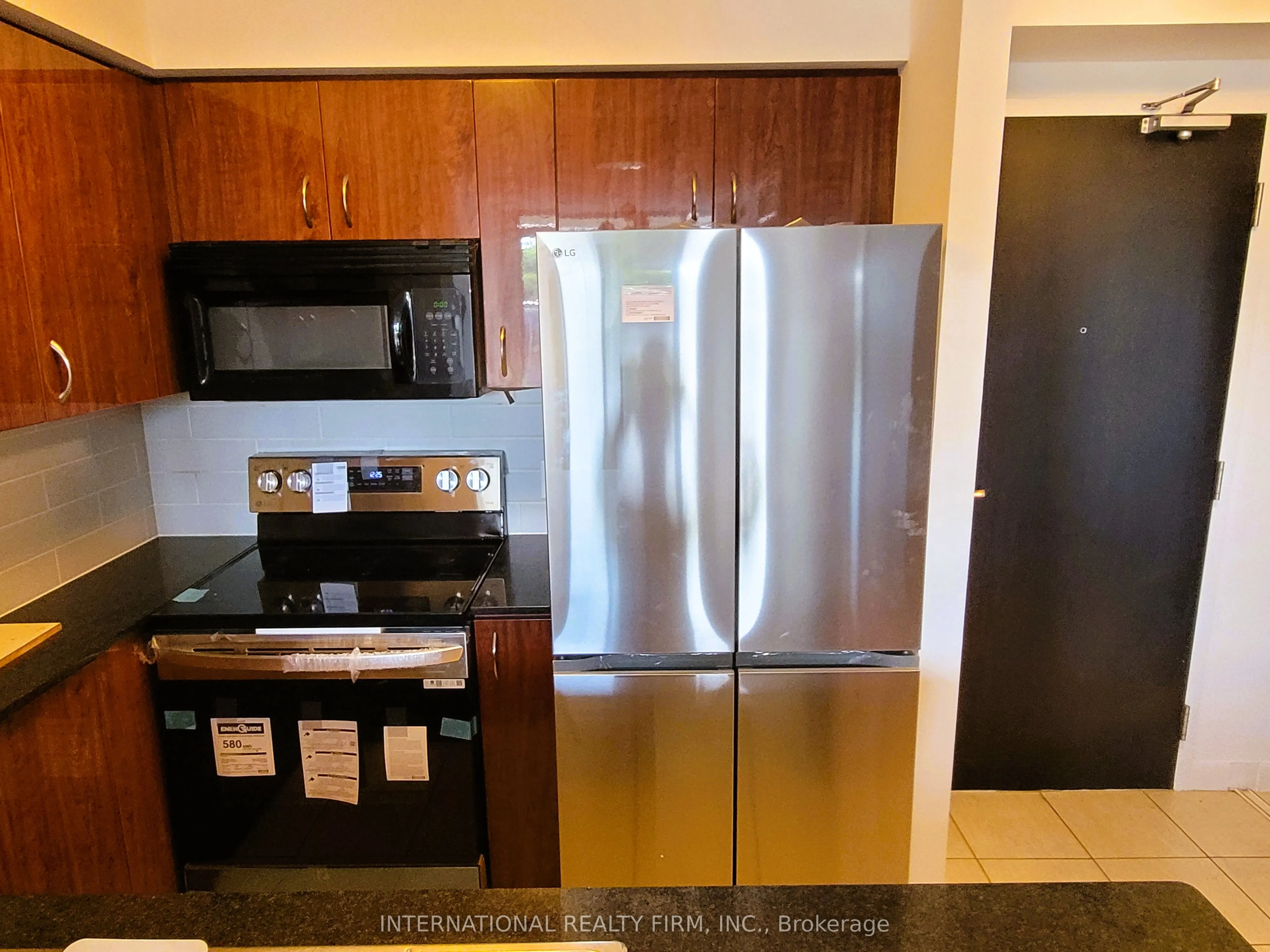5793 Yonge Street, #209