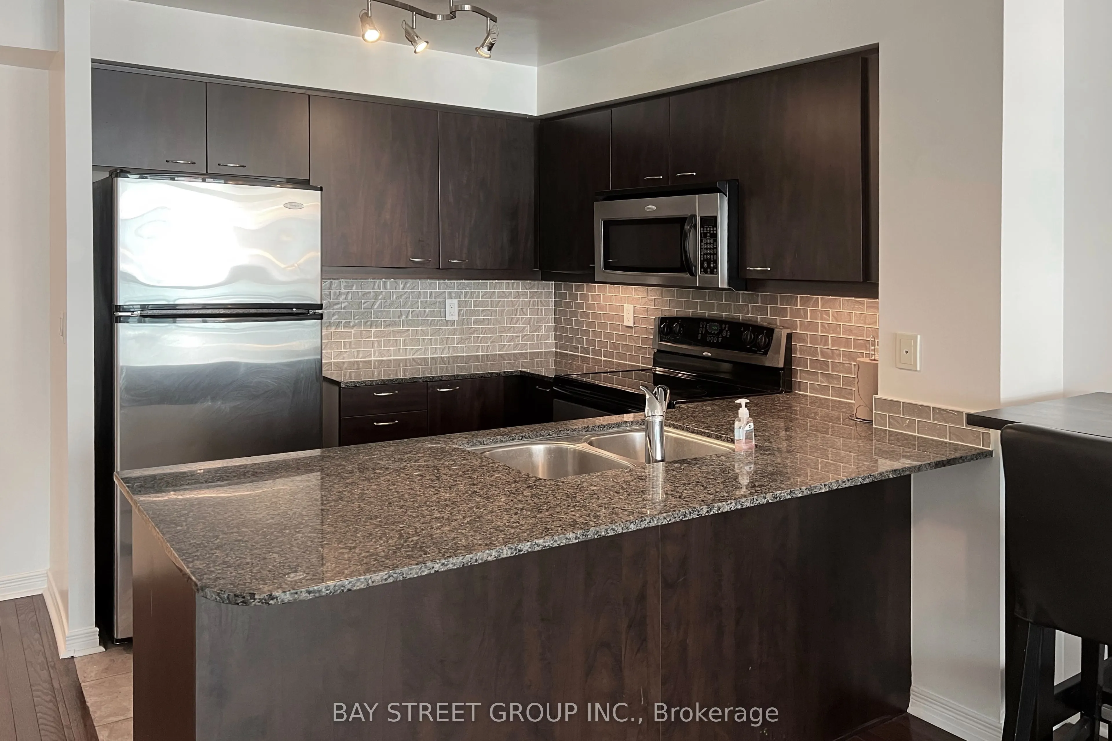 509 Beecroft Road, #LPH 1