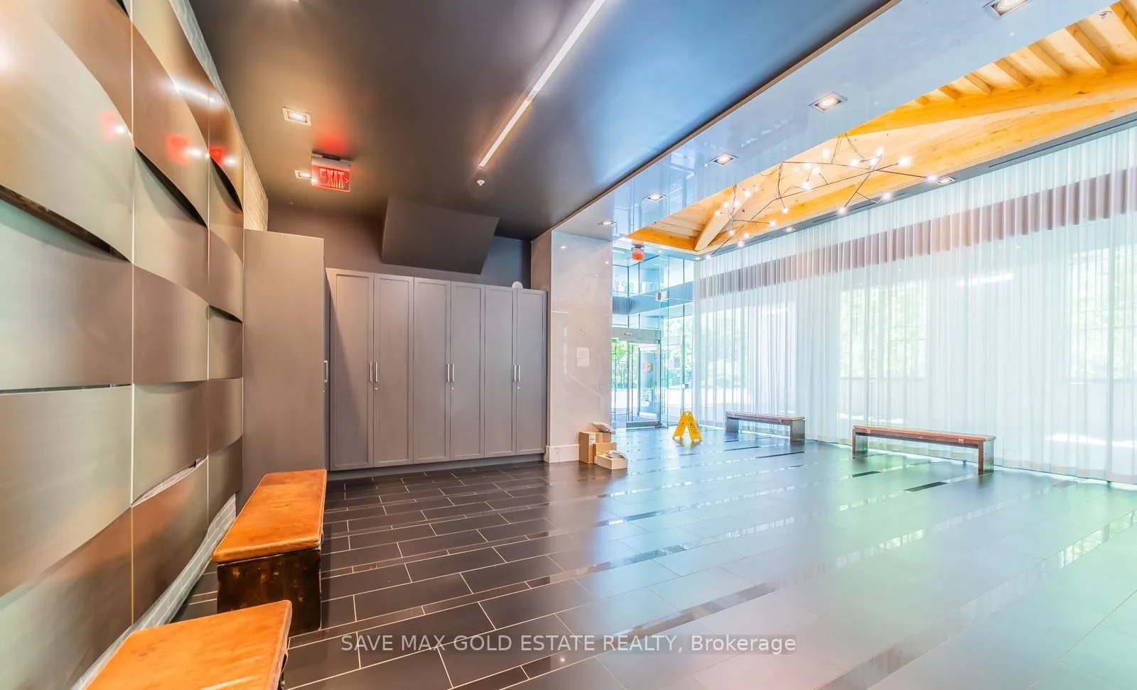 210 Simcoe Street, #810