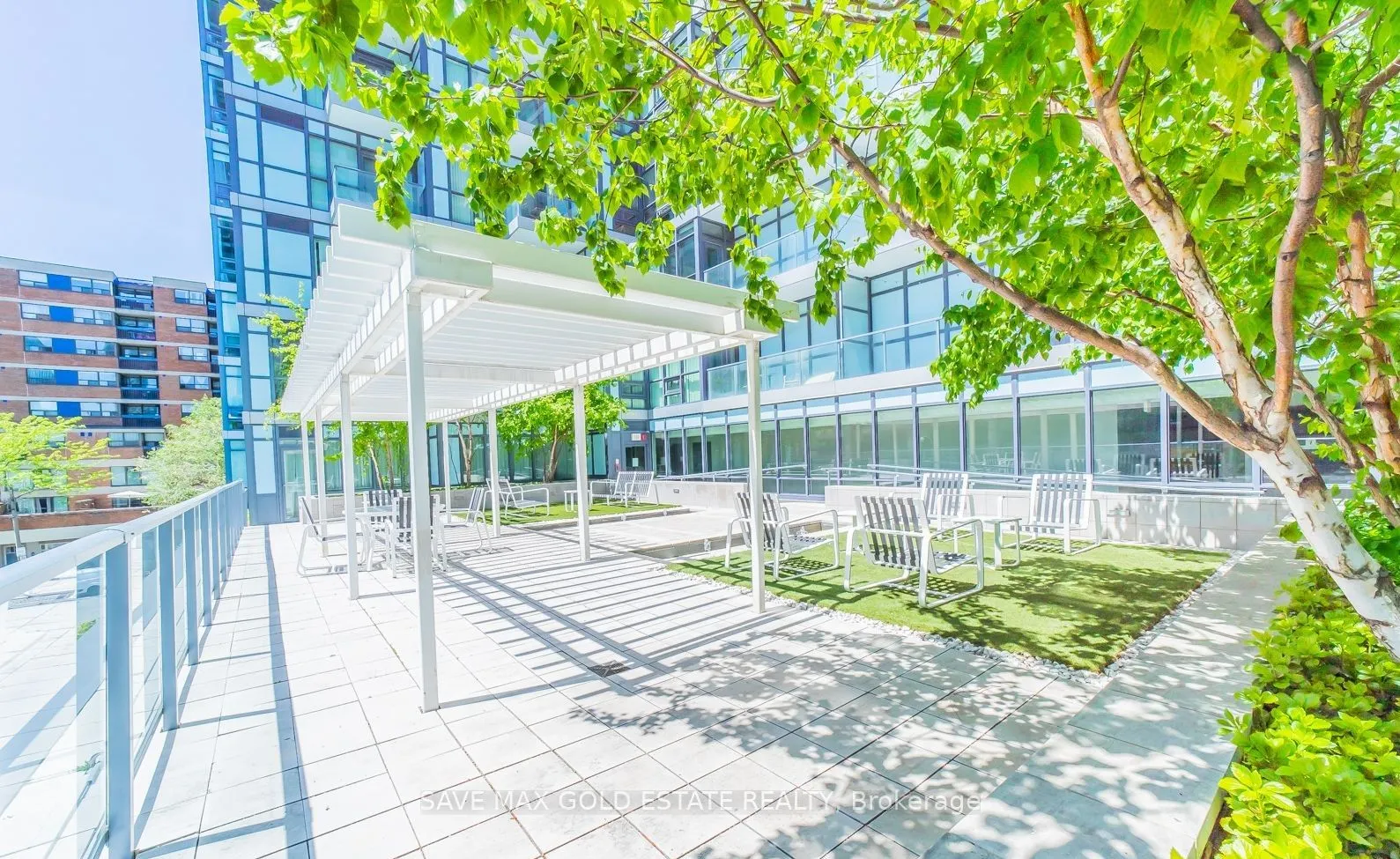 210 Simcoe Street, #810